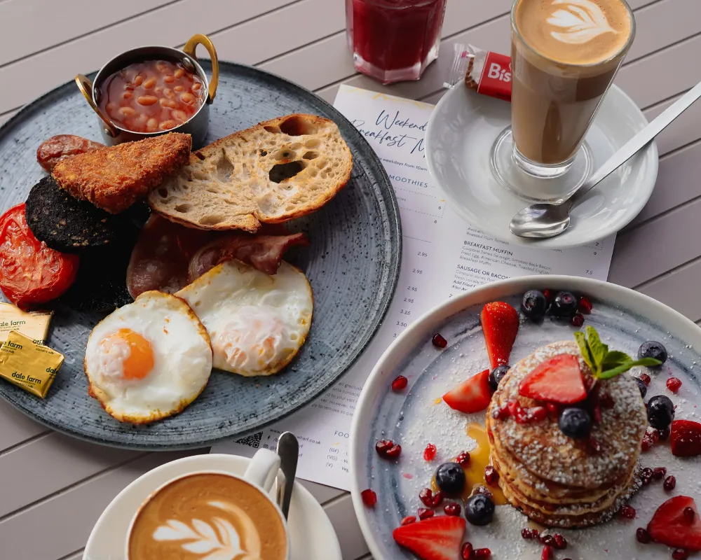 Breakfast at Banana Wharf